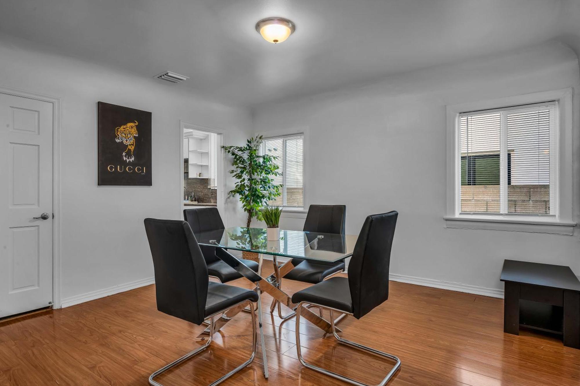 Modern Large 2 Level 2-bedroom 2-bathroom By West Hollywood Apartamento *